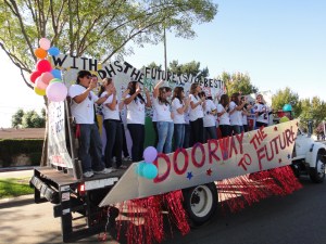 Dublin High School Homecoming Parade 2011 Senior Float